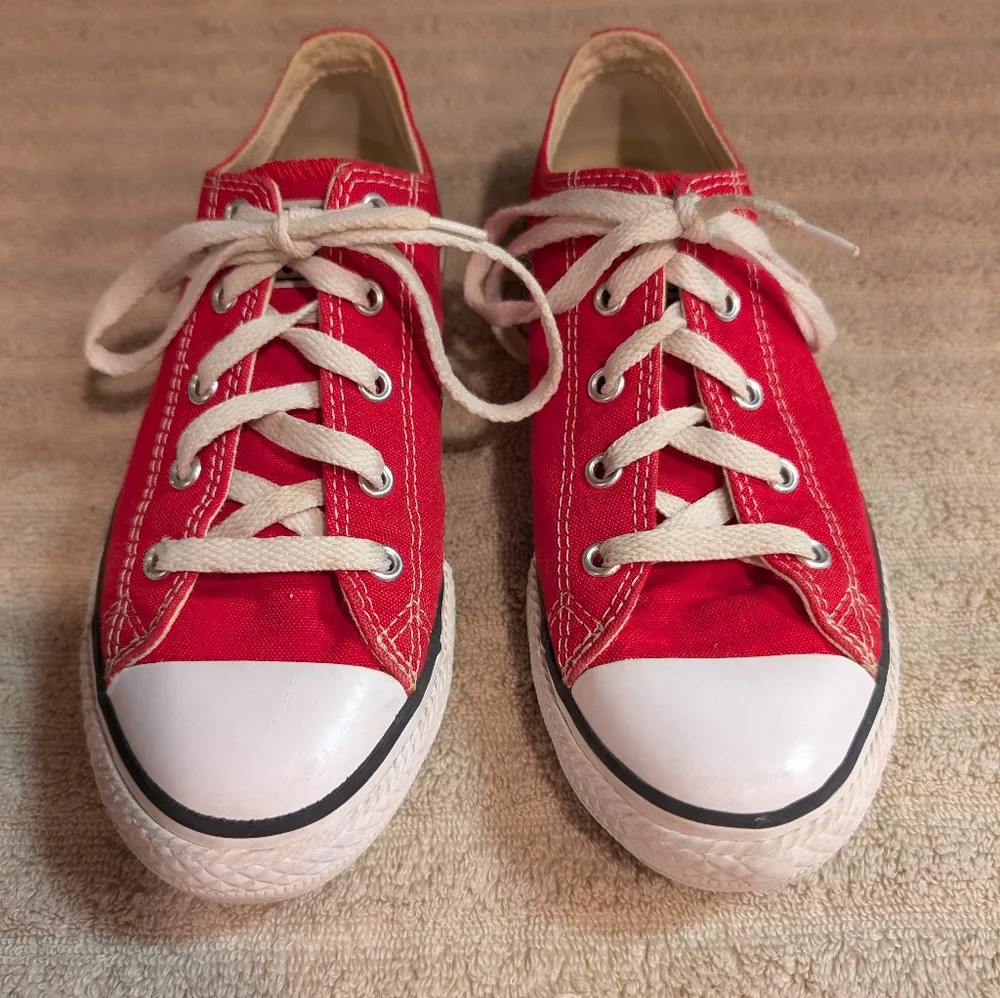 Converse All Star Kids Red Canvas Sneakers Youth Size 3.